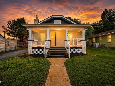 1406 Happy Valley St