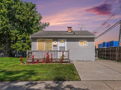 20 W New York Ave