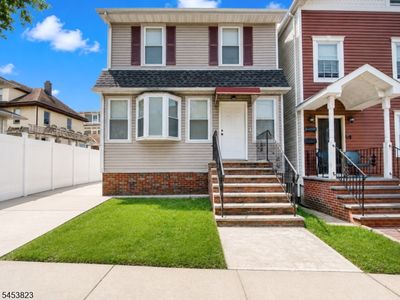 858 Lyons Ave
