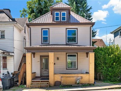228 W 4th St