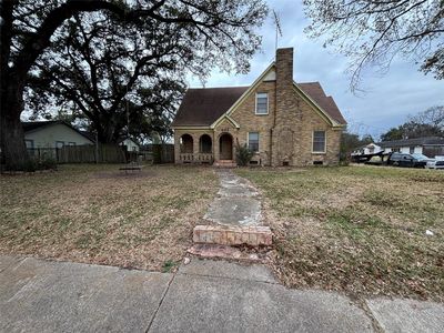 203 W Park Ln