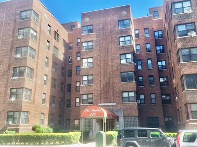210 Martine Avenue #6L