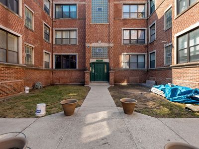 6104 S Dorchester Ave APT 2S