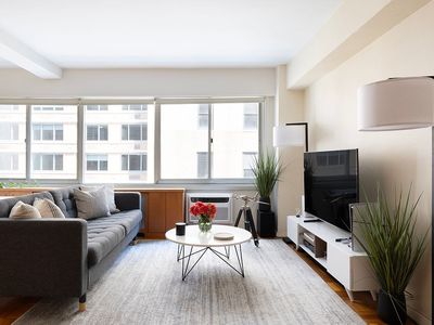 240 E 55th St APT 6D