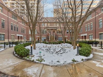 1942 S Prairie Ave #2