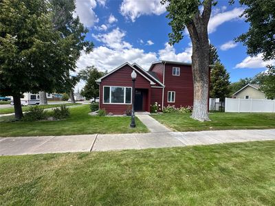 38 2nd Ave SW