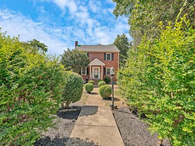 2610 Vancouver Dr NW