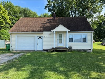 6136 Lake Rd W