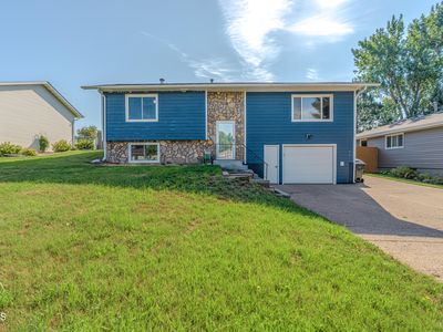 810 3rd Ave NE
