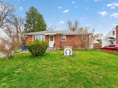 19 Pleasantview Avenue