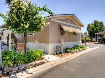 5541 E Tulare St Space 19