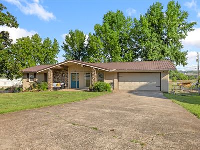 18 Mimosa Dr