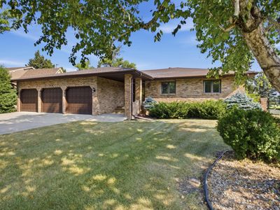 120 Prairiewood Dr S