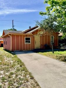 1009 S PINE Street
