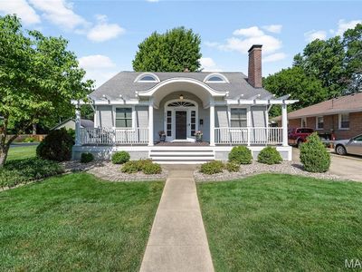 135 Helen Pl