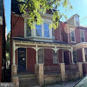 610 W Chestnut St