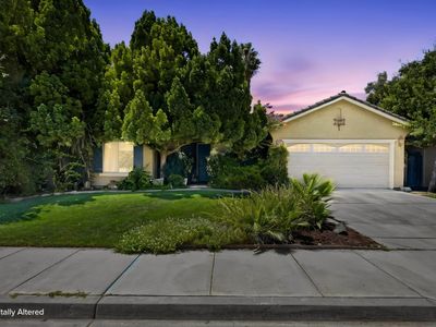 647 Elmwood Dr