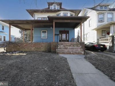 1112 Collings Ave
