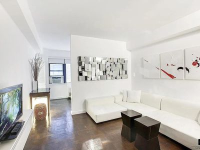 240 E 46th St APT 5A