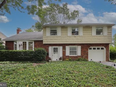 18 Lantern Ln