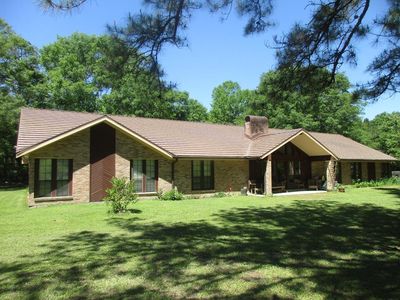 65 Lakeview Dr