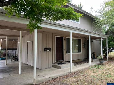 555-557 NW Oak Ave