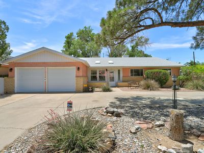 421 La Veta Dr NE
