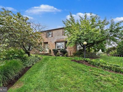 3833 N Sarayo Cir