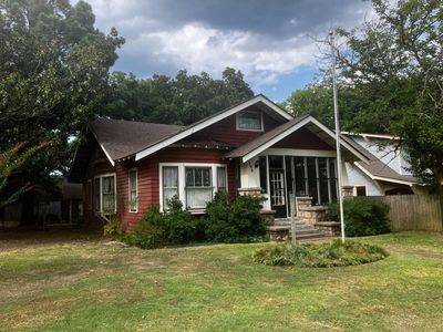 306 West Ave E