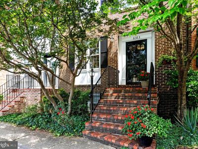 6323 Barrister Pl