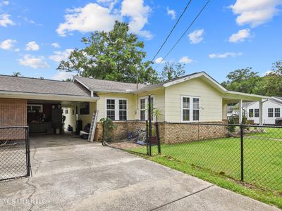 802 Mill Rd
