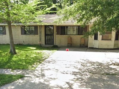 6421 Landis Dr