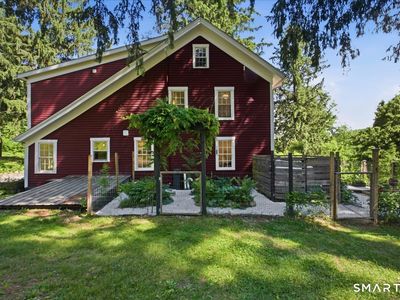 106 Town Farm Road