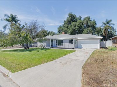 2461 Rancho Dr