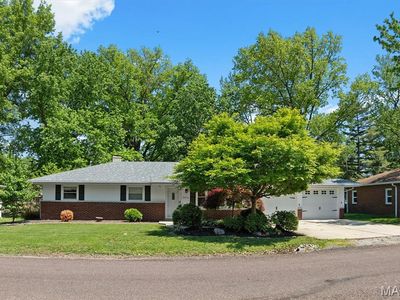 2413 W Lake Dr