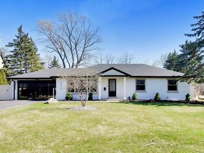 Property at 2055 Walnut Cir, Northbrook, IL
