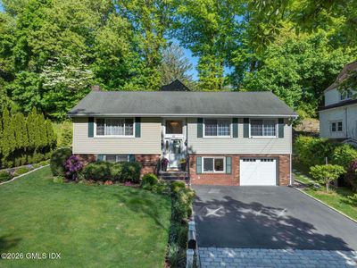 61 Center Dr