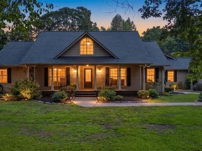 96 Oakridge Ln