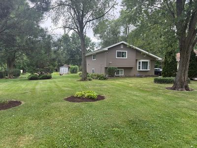 29W313 Ray Ave