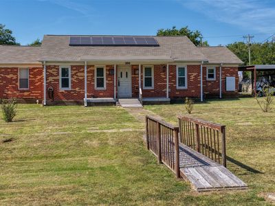 200 E Crossmain St