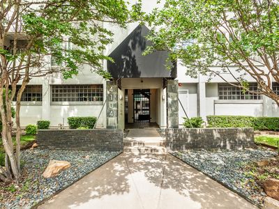 4104 N Hall St APT 216