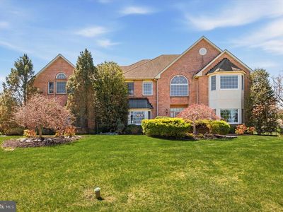 2594 Hillcrest Dr