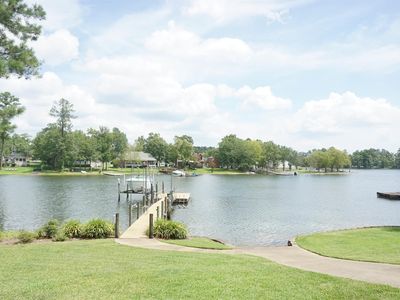 218 Lakeshore Dr