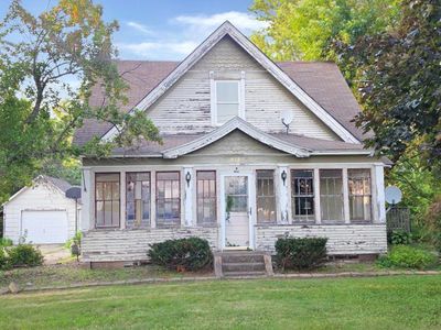 812 Maple Ave E