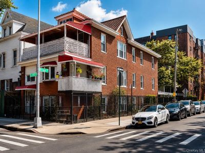 260 E 197th Street