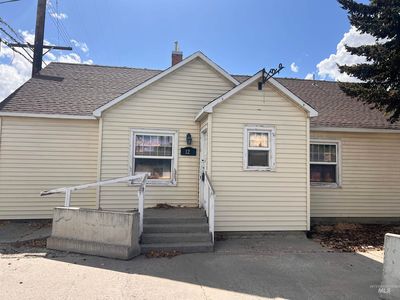 121 5th Ave W