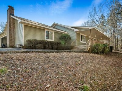 100 Squire St
