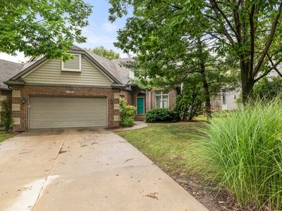 1075 Glen Oaks Dr