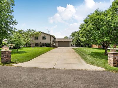 1735 Hazelwood Cir