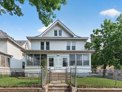 319/321 W Aurora Ave